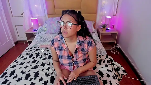 VioletaVix online show from March 5, 2026, 3:24 am