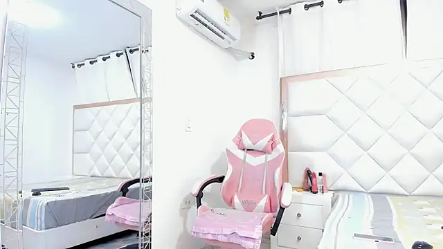 michelleblair1 online show from March 20, 2026, 1:27 pm