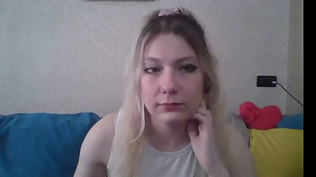 Foxy Bright online show from April 22, 2026, 9:44 am