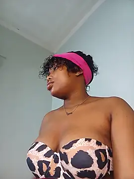 Snapshot of Divine_Beautyxx chatting on June 17, 2026, 3:53 am Divine Beautyxx online show from June 17, 2026, 3:53 am