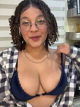 Snapshot of KendyLove_ chatting on June 11, 2026, 4:54 am KendyLove online show from June 11, 2026, 4:54 am