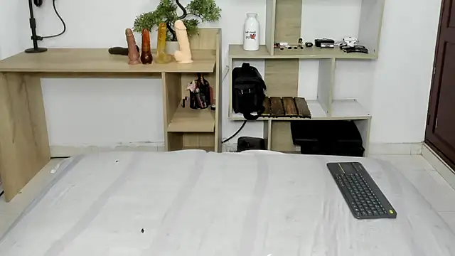 valeriavelasquez online show from June 4, 2026, 10:16 pm