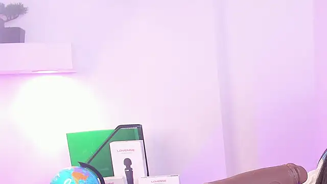 Snapshot of Valecute_ chatting on June 11, 2026, 8:18 pm Valecute online show from June 11, 2026, 8:18 pm