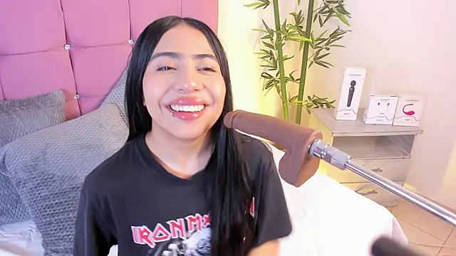 Snapshot of Valecute_ chatting on July 6, 2026, 8:33 pm Valecute online show from July 6, 2026, 8:33 pm