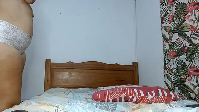 smallvioleta69 online show from February 25, 2026, 6:17 pm