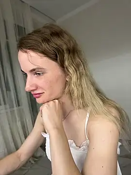 AinyrVixxen online show from April 21, 2026, 9:28 pm