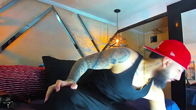 SantiagoHincapiie online show from February 25, 2026, 4:22 am