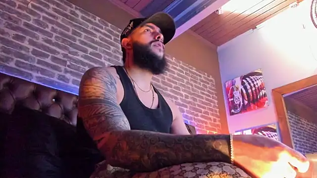 SantiagoHincapiie online show from March 12, 2026, 8:48 pm