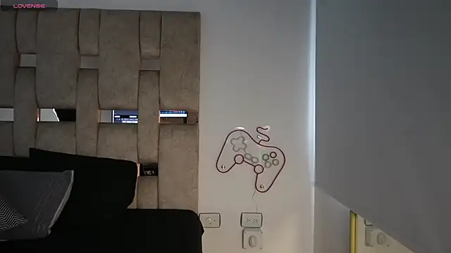 Fernanda thail  online show from April 18, 2026, 7:29 pm