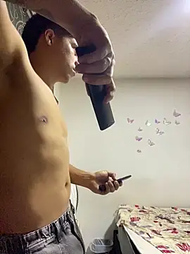 laparejita0410 online show from April 7, 2026, 11:04 pm