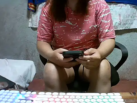 Snapshot of Radiant_smile chatting on June 15, 2026, 11:18 pm Radiant smile online show from June 15, 2026, 11:18 pm