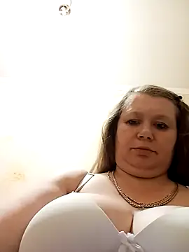 KiraStanton online show from April 2, 2026, 11:35 pm