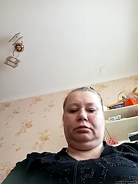 KiraStanton online show from April 8, 2026, 12:49 pm