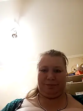 KiraStanton online show from April 18, 2026, 5:50 pm