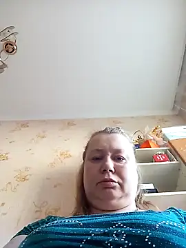 KiraStanton online show from April 19, 2026, 5:40 am