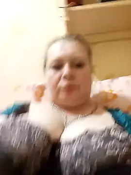 KiraStanton online show from April 19, 2026, 6:43 pm