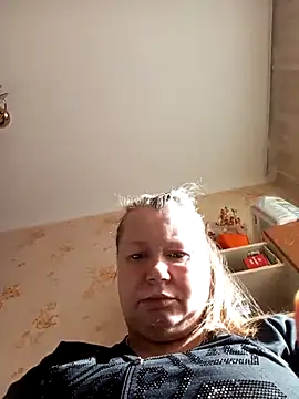 KiraStanton online show from April 22, 2026, 2:51 pm