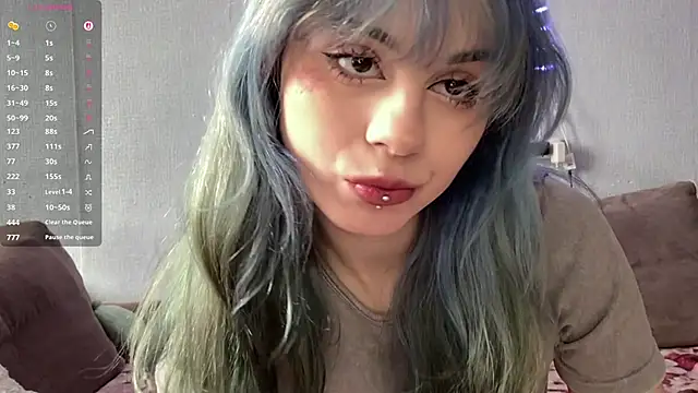 Emmibrilson online show from April 21, 2026, 12:22 pm