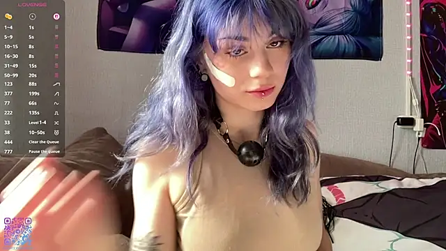 Snapshot of Emmibrilson chatting on June 18, 2026, 12:42 pm Emmibrilson online show from June 18, 2026, 12:42 pm