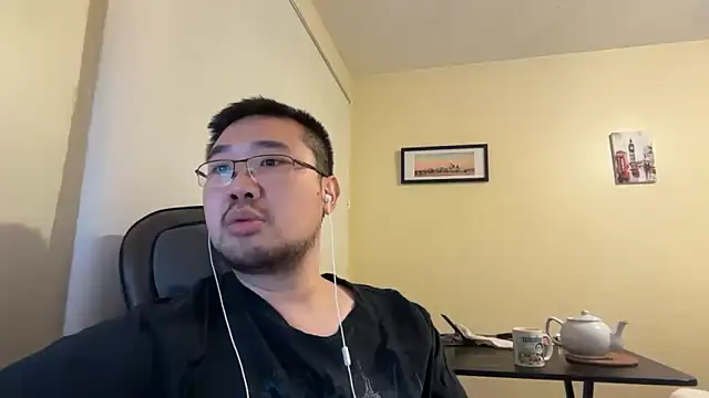 jasonryu2025 online show from April 13, 2026, 9:09 pm