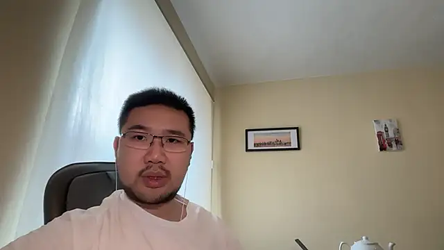 jasonryu2025 online show from April 17, 2026, 11:46 am