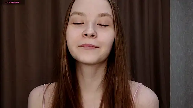 Snapshot of LeslieShay chatting on April 28, 2026, 7:19 pm LeslieShay online show from April 28, 2026, 7:19 pm
