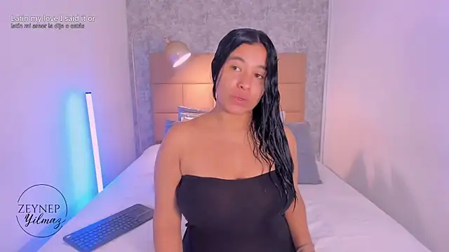 ZeynepYilmaz online show from April 18, 2026, 8:53 pm