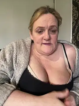 Busty-GilfQuinn online show from February 23, 2026, 10:45 am