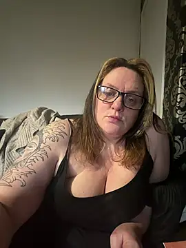 Busty-GilfQuinn online show from March 5, 2026, 7:59 am