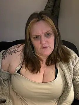 Busty-GilfQuinn online show from March 6, 2026, 9:44 pm