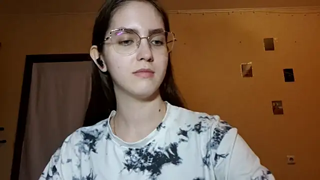 Katelemon online show from April 22, 2026, 2:40 pm