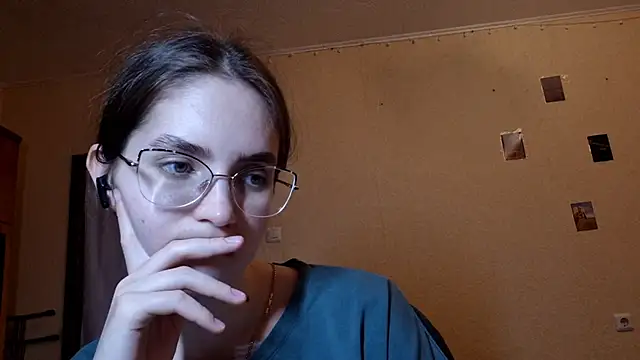 Snapshot of Katelemon chatting on June 3, 2026, 2:33 pm Katelemon online show from June 3, 2026, 2:33 pm