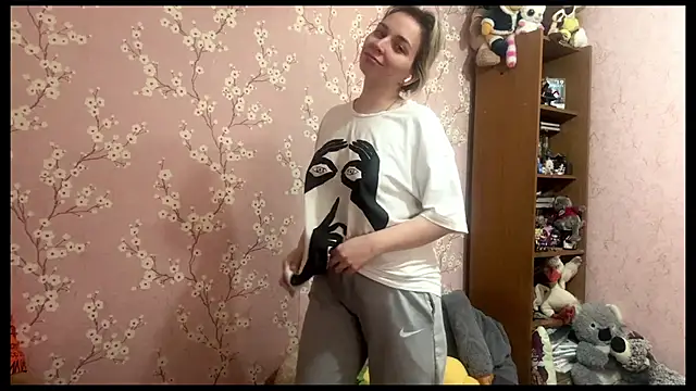 LiraDreamX online show from April 19, 2026, 8:02 am