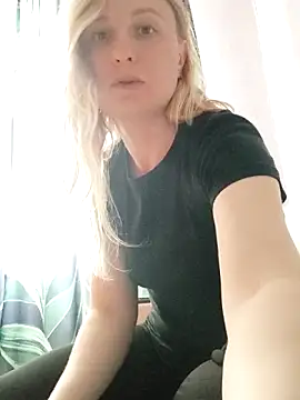 Snapshot of Lanavi_Smile chatting on June 3, 2026, 6:27 am Lanavi Smile online show from June 3, 2026, 6:27 am