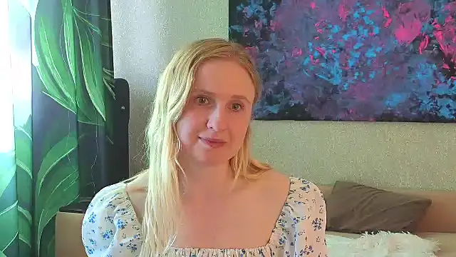 Snapshot of Lanavi_Smile chatting on June 19, 2026, 6:18 am Lanavi Smile online show from June 19, 2026, 6:18 am