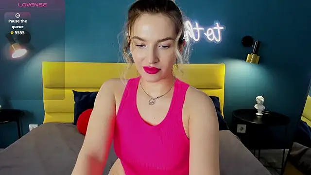 StellaAlluring online show from May 19, 2026, 1:33 am