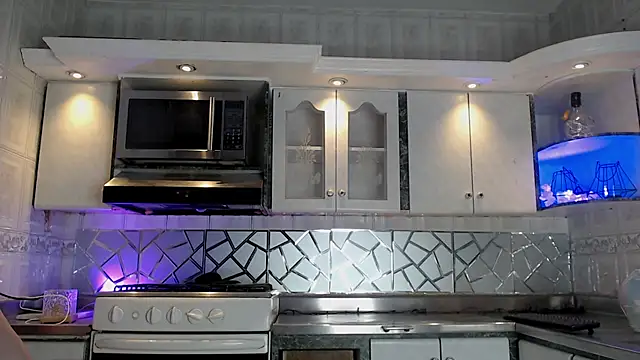 CrisOzzz online show from March 17, 2026, 5:38 pm