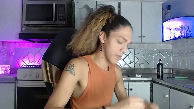 CrisOzzz online show from April 20, 2026, 7:15 pm