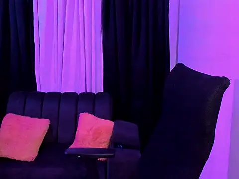 ginebrapurple online show from April 18, 2026, 7:58 pm