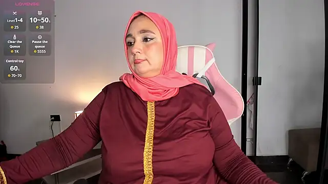 HijabiMilff online show from June 1, 2026, 2:52 pm