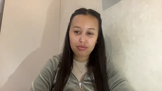 Dana 005 online show from May 5, 2026, 9:01 pm