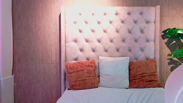 Sophie Rousses online show from February 24, 2026, 1:31 pm