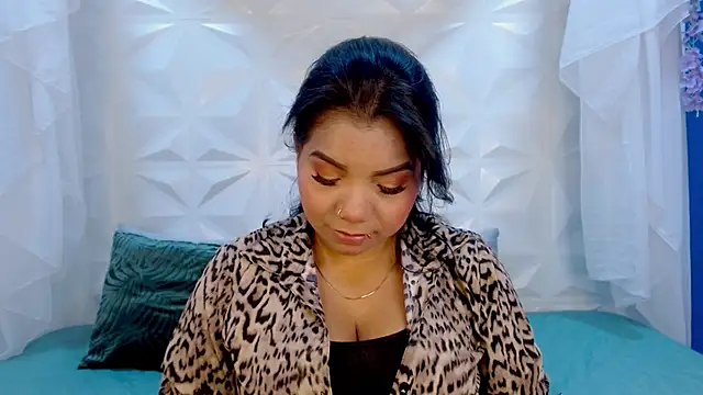 Elizabeth Suan  online show from April 6, 2026, 12:06 pm
