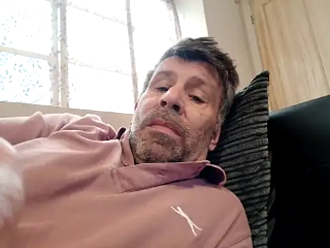 stud2512 online show from April 21, 2026, 3:39 pm