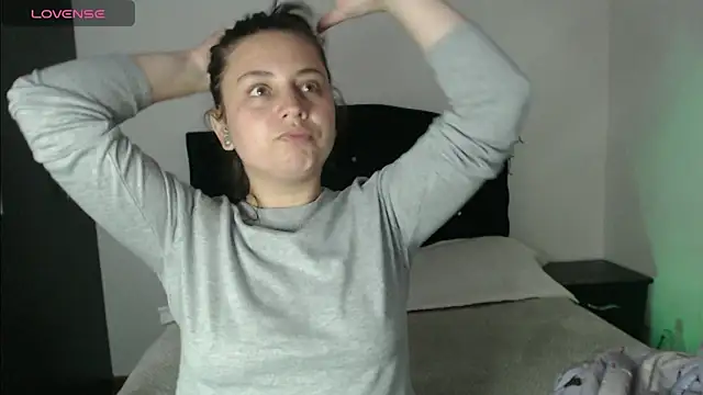 Ana  arms online show from April 6, 2026, 3:02 pm