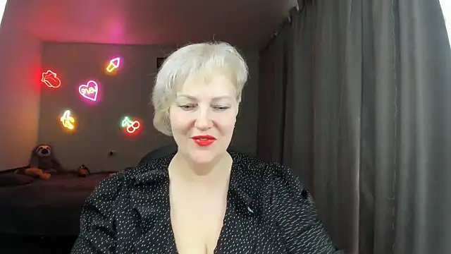 Snapshot of Mary-Leee chatting on May 28, 2026, 6:00 am Mary-Leee online show from May 28, 2026, 6:00 am