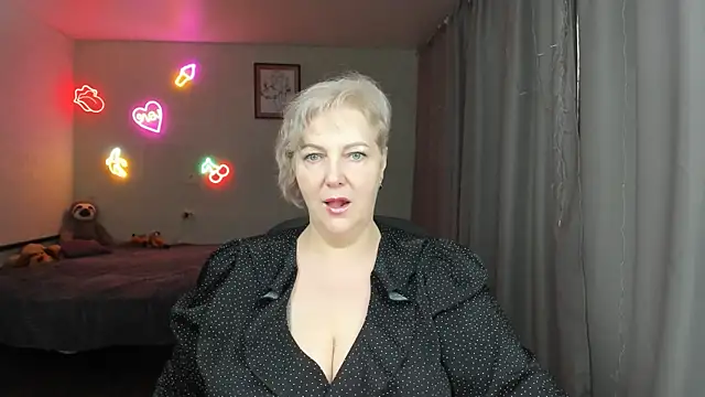 Snapshot of Mary-Leee chatting on June 7, 2026, 7:45 am Mary-Leee online show from June 7, 2026, 7:45 am