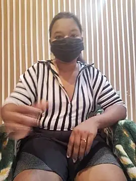 Cutie bae011 online show from February 26, 2026, 5:56 pm