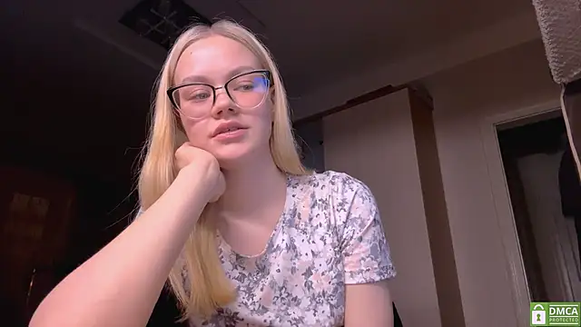 MiaCashe online show from February 24, 2026, 5:33 pm