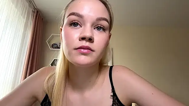MiaCashe online show from May 27, 2026, 12:13 pm